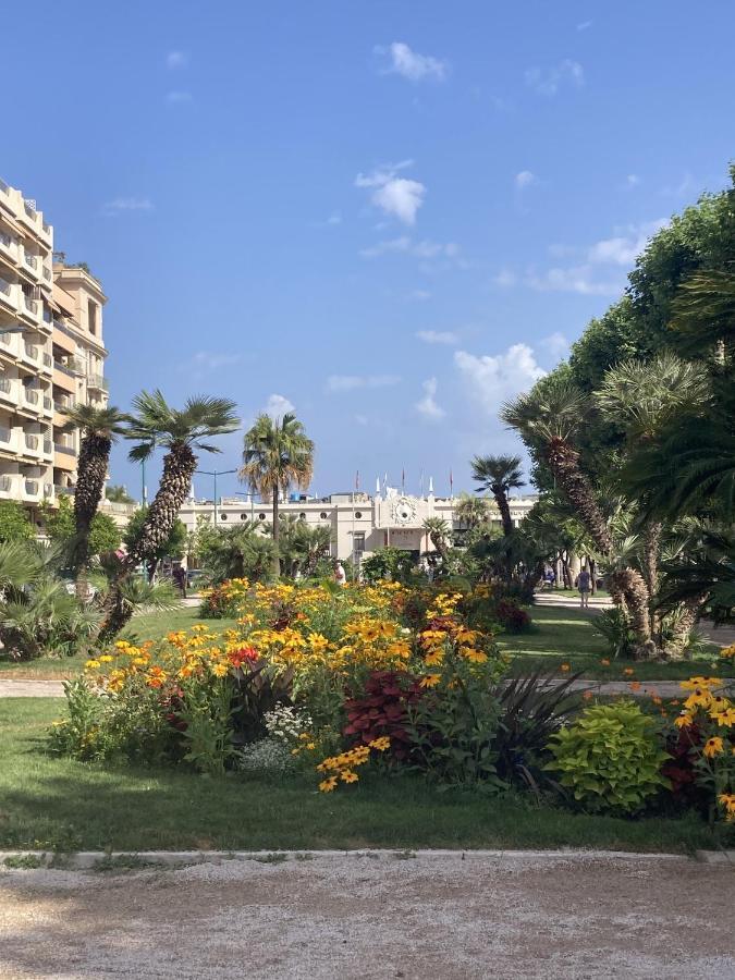 Queen Riviera : Climatisation, Parking, Terrasse Menton Eksteriør bilde